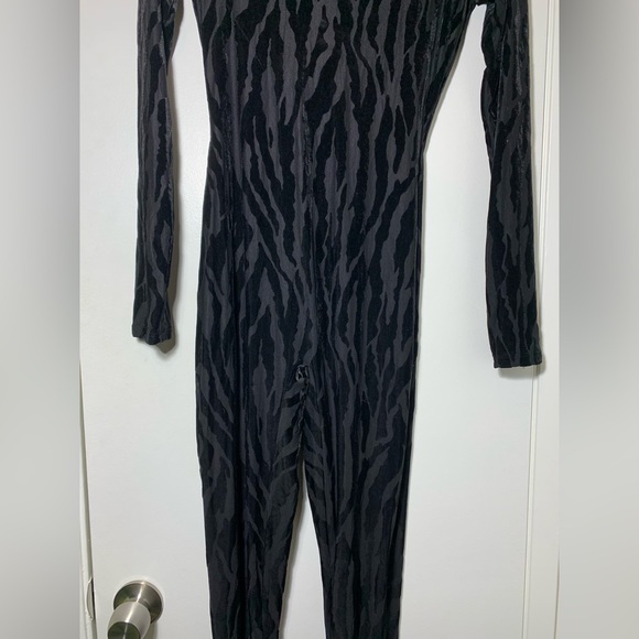 🖤 Get Ready to Roar! Naked Wardrobe Black Tiger Burnout Long Sleeve Jumpsuit 🖤 - Picture 7 of 16